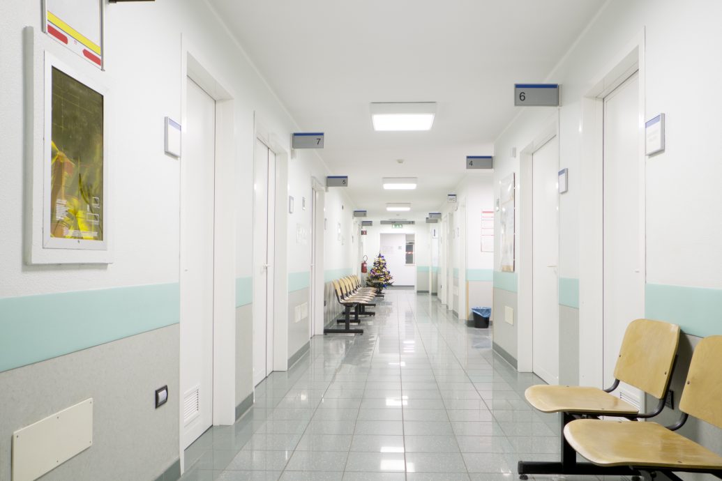 Partes de un hospital en ingles